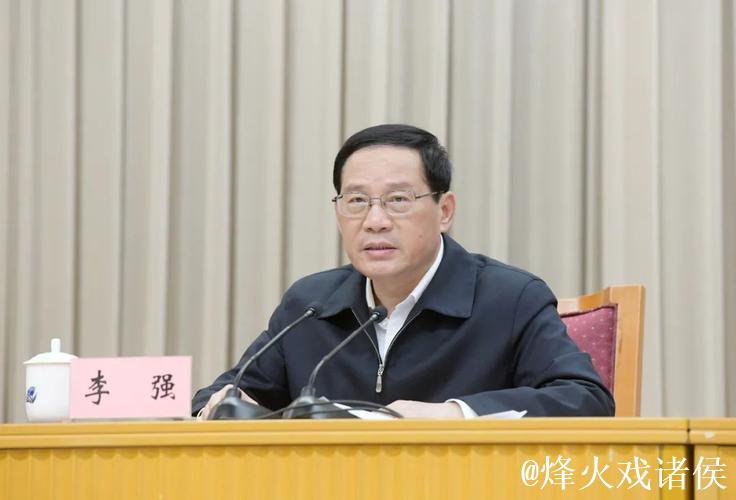 李强主持召开国务院第八次全体会议 深入学习贯彻习近平总书记在全国两会期间的重要讲话精神 对落... 李强主持召开国务院第八次全体会议 深入学习贯彻习近平总书记在全国两会期间的重要讲话精神 对落...